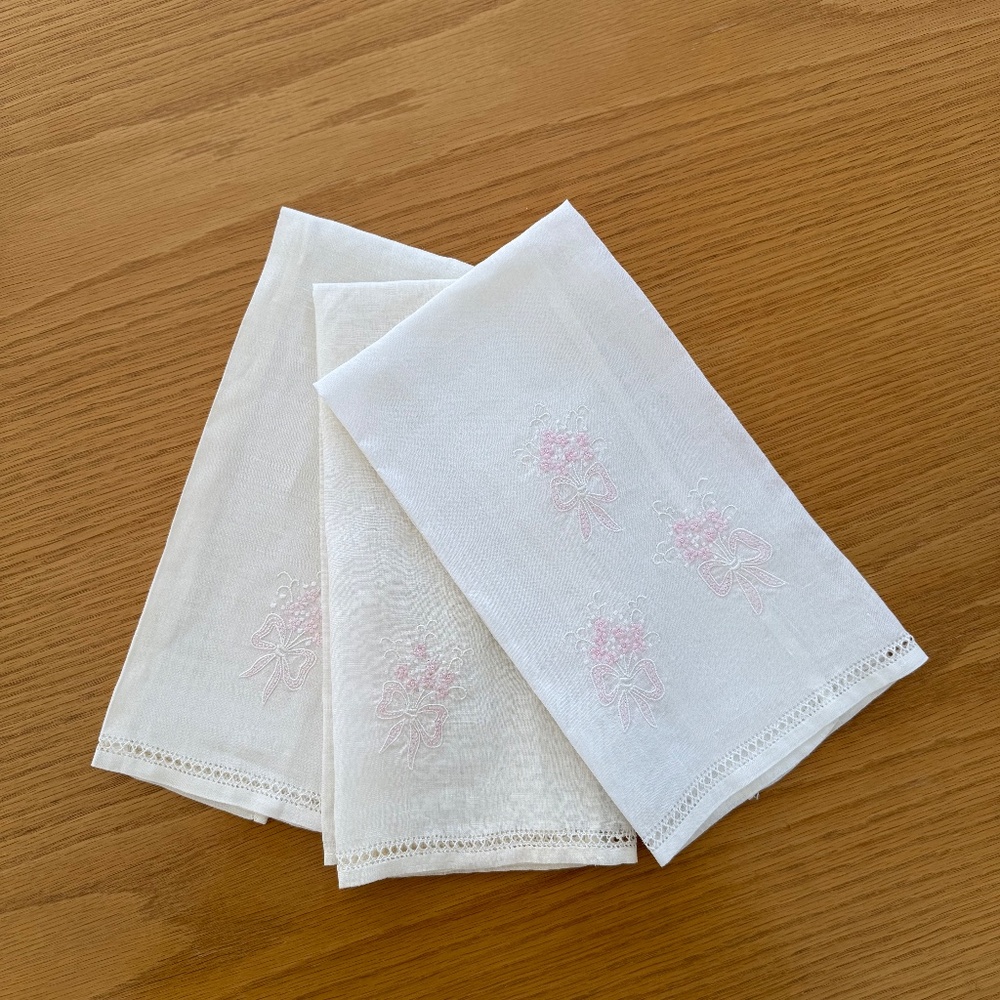 SET OF 3 VINTAGE HAND TOWELS